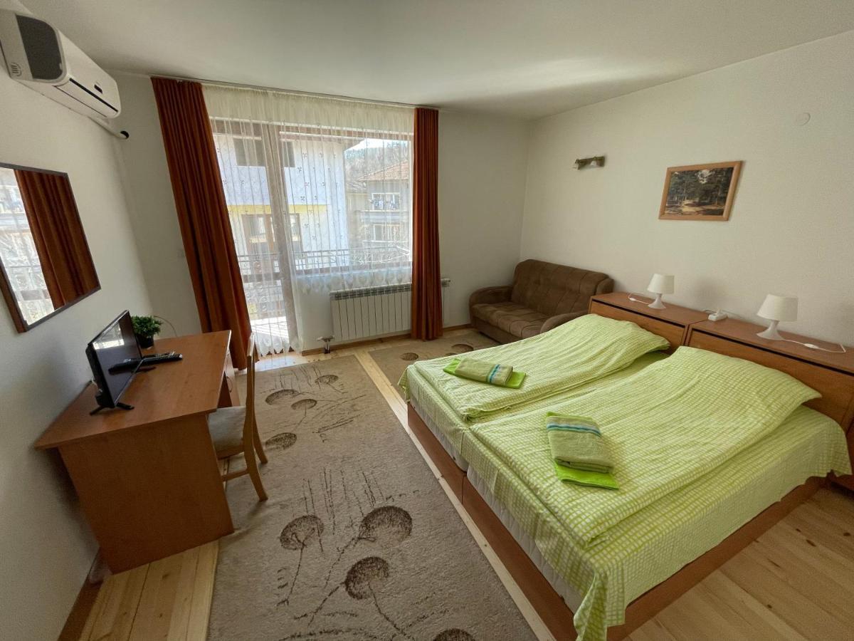 Guest Rooms Biju Tryavna Exterior foto